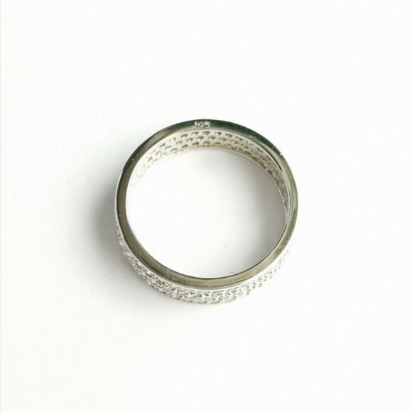 White Sapphire eternity band ring in Sterling Silver size 7 - Picture 6 of 7